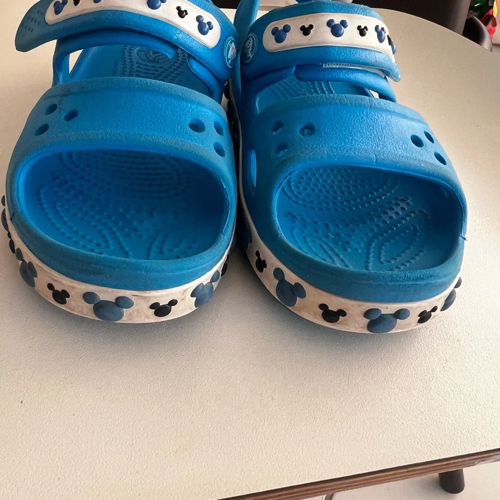 CROCS | blue Mickey Mouse w Velcro